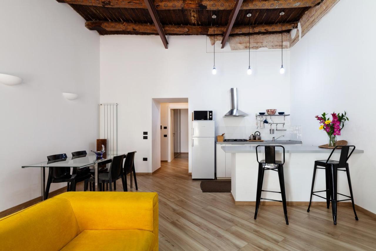 Appartamento Moderno Nel Centro Storico Naples Exterior photo