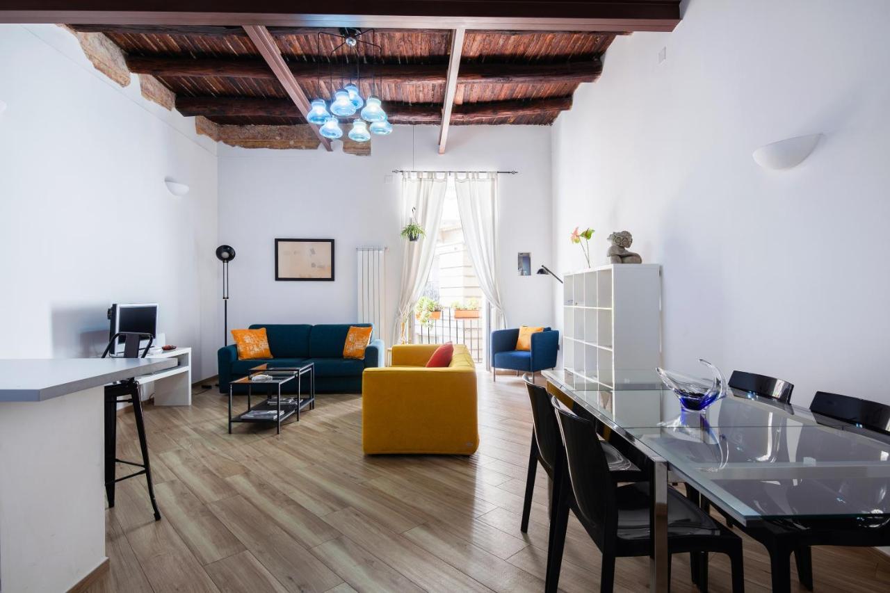 Appartamento Moderno Nel Centro Storico Naples Exterior photo