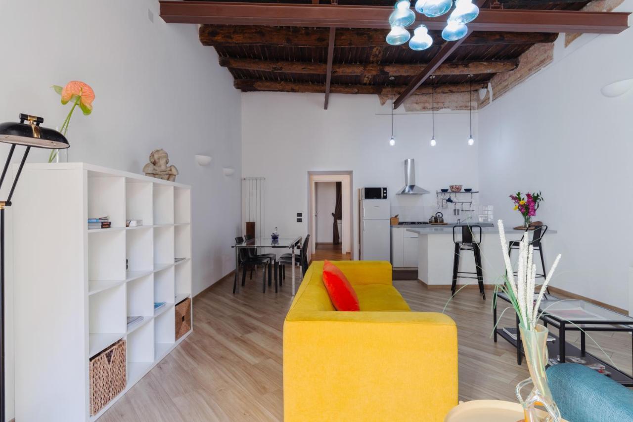 Appartamento Moderno Nel Centro Storico Naples Exterior photo