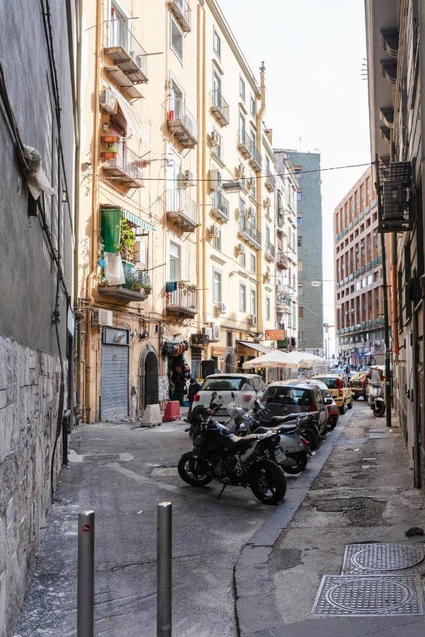 Appartamento Moderno Nel Centro Storico Naples Exterior photo